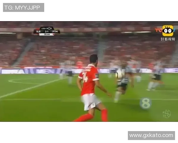 全球足球巨星雕像背后的艺术家揭秘：他们如何雕刻球场传奇人物的光辉瞬间